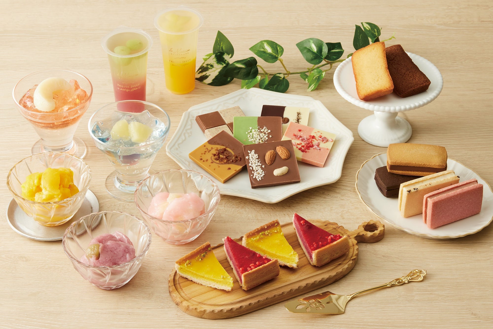 暑い季節を涼やかに！ショコラサンドの春夏限定フレーバーや冷やして美味しいフルーツゼリーや凍らせて美味しいシャーベットが登場致します。