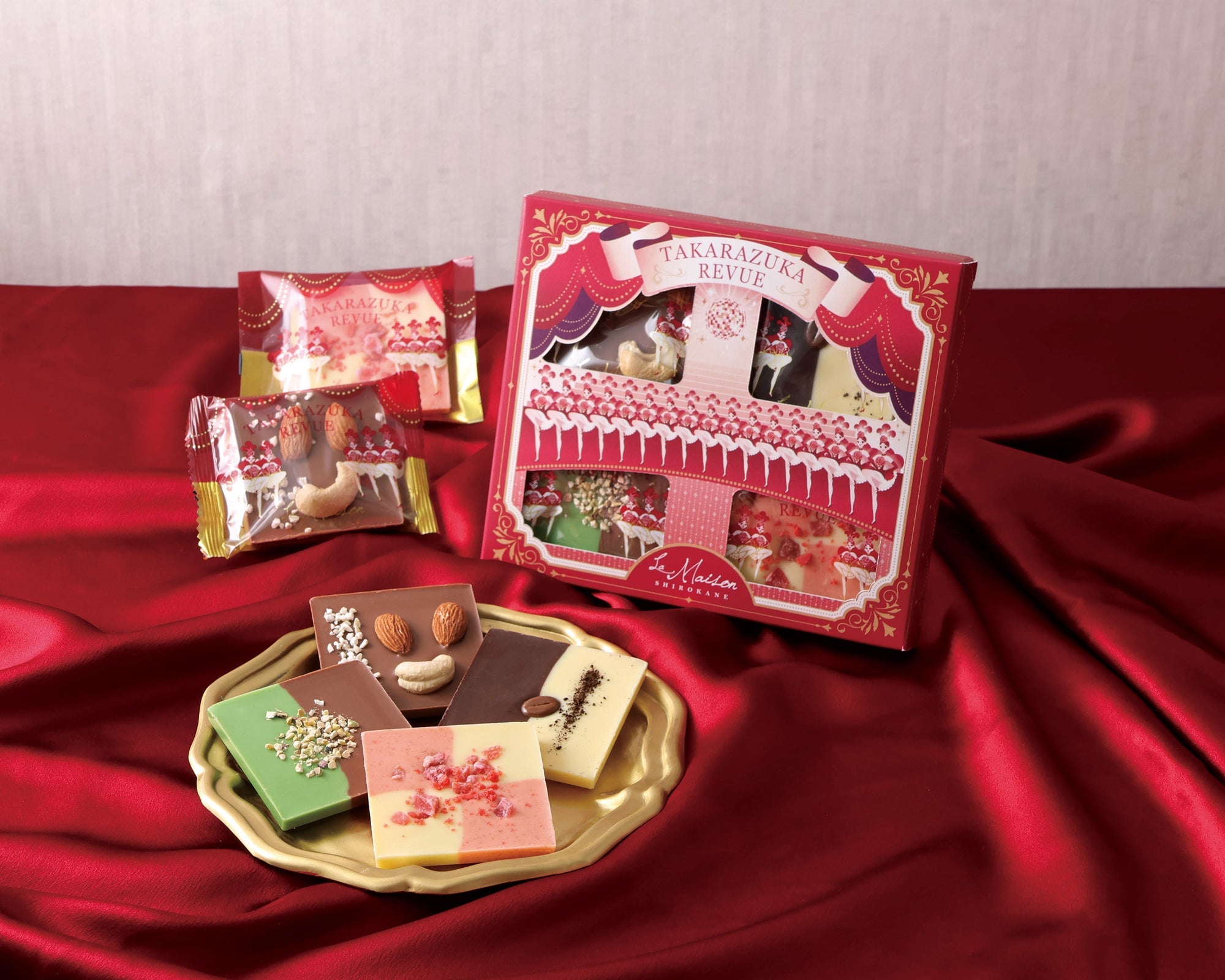 「宝塚大劇場オリジナル タブレットショコラ」が東京・白金の洋菓子店「ラ・メゾン白金」より登場。